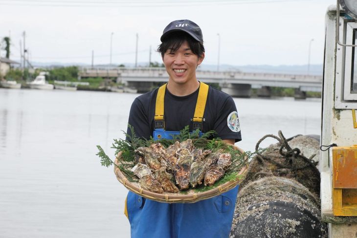 【発送時期が選べる】魚介類 牡蠣 /山口水産の能登かき/剥き身 正味1kg（約40～60粒） ※2024年（令和6年）1月中旬頃から順次発送予定 ※離島への配送不可