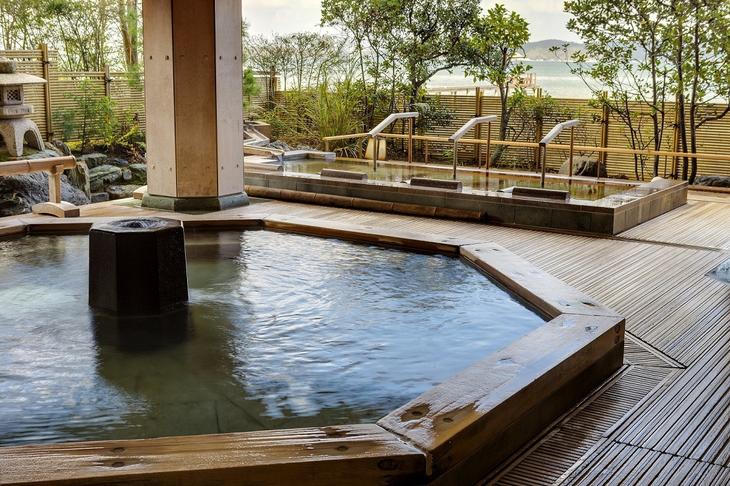 和倉温泉　日本の宿のと楽ペア宿泊券（能登島テラスクラブ温泉付客室一泊二食付き）