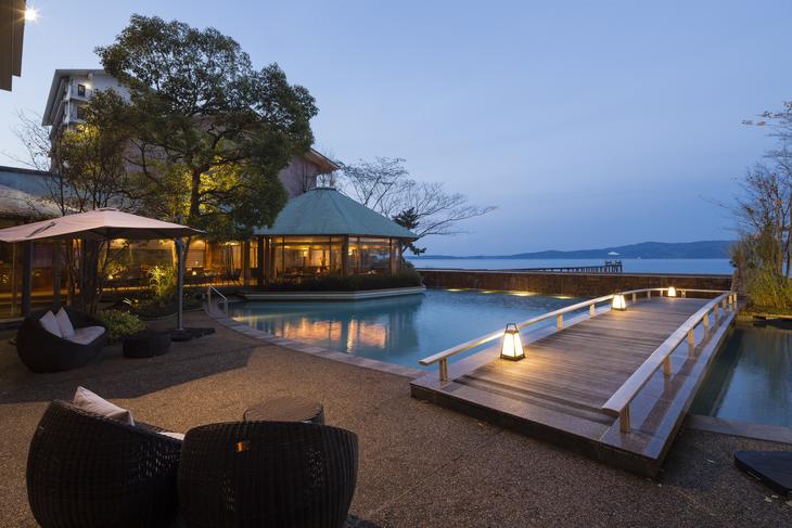 和倉温泉 日本の宿のと楽ペア宿泊券（最上階プレミアムルーム客室一泊二食付き）