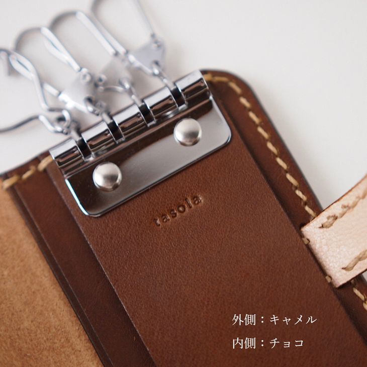 ヌメ革キーケース（４連キーリング・カード収納付）本革  ハンドメイド≪シンプル 牛革 選べるカラー 手作り≫