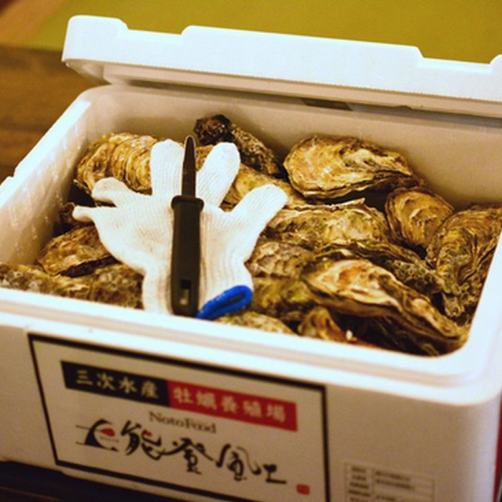 【発送時期が選べる】魚介類 牡蠣 / 能登風土 七尾産「能登かき」殻付き（発泡スチロール梱包(小)）◇  ｜ カキ かき オイスター 国産 BBQ バーベキュー キャンプ カキフライ 牡蠣鍋 海鮮 石川県 七尾市 能登 復興 復興支援 ※必ずよく加熱してお召し上がりください ※離島への配送不可 ※2025年11月下旬～2026年5月上旬頃に順次発送予定