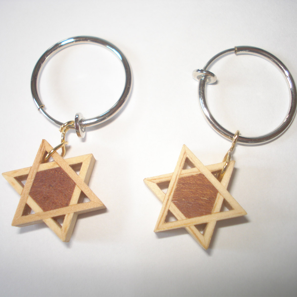 建具の組子で作った星形のイヤリングですヘキサグラム　イヤリング２０mm　プレゼント ギフト 女性 六芒星 木製 ケヤキ 個性的