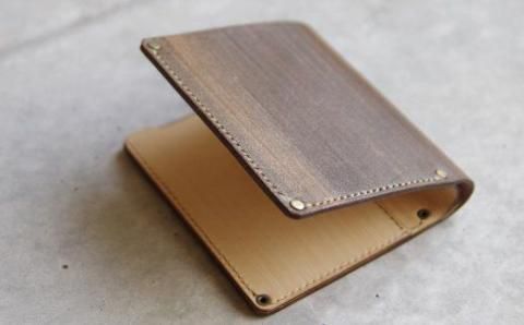 【こだわりの革細工】二つ折り財布 /「LEATHERS by Kei Arabuna」