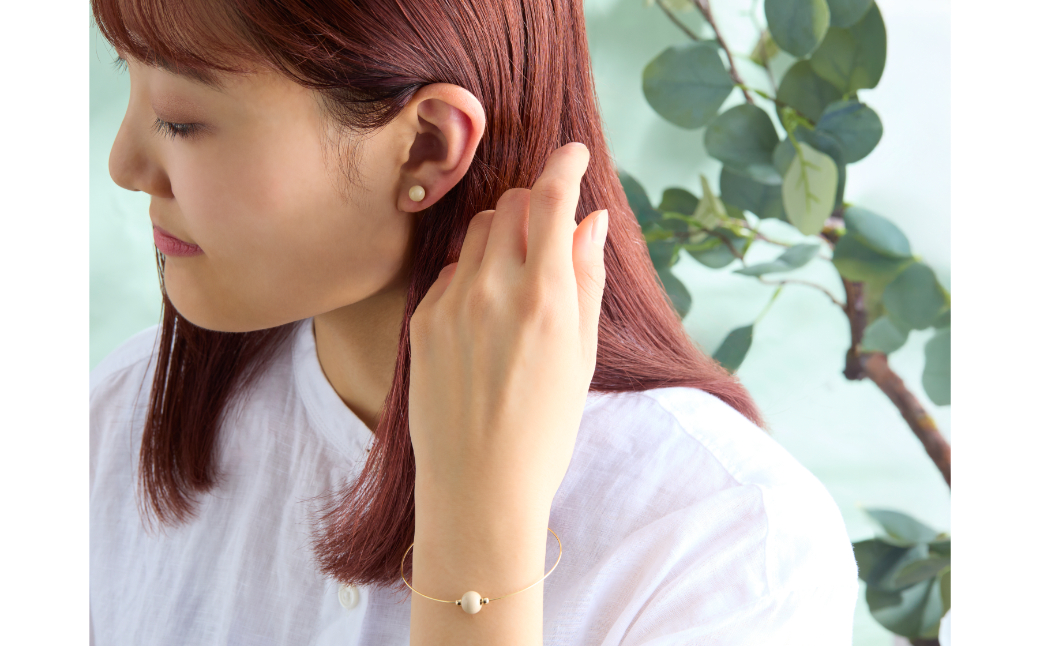 輪島でうまれた うるしのアクセサリーセット【ピアス&ブレスレット】きぬ（白） wa110-027 【ピアス&ブレスレット】きぬ（白）