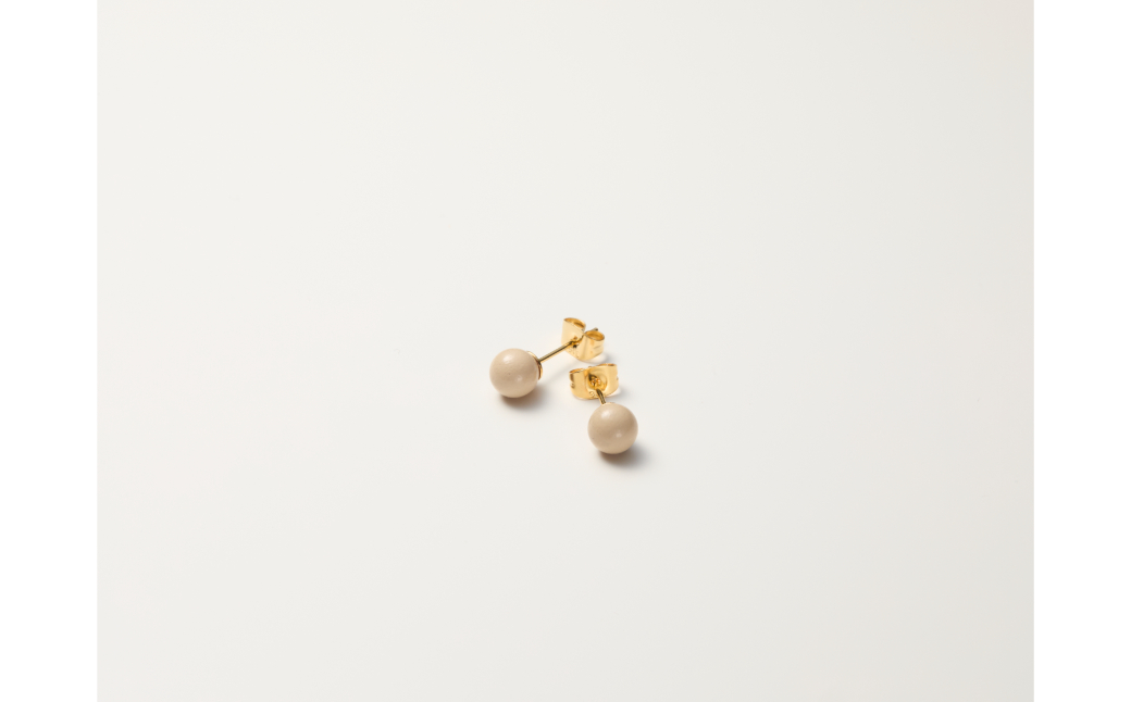 輪島でうまれた うるしのアクセサリーセット【ピアス&ブレスレット】きぬ（白） wa110-027 【ピアス&ブレスレット】きぬ（白）