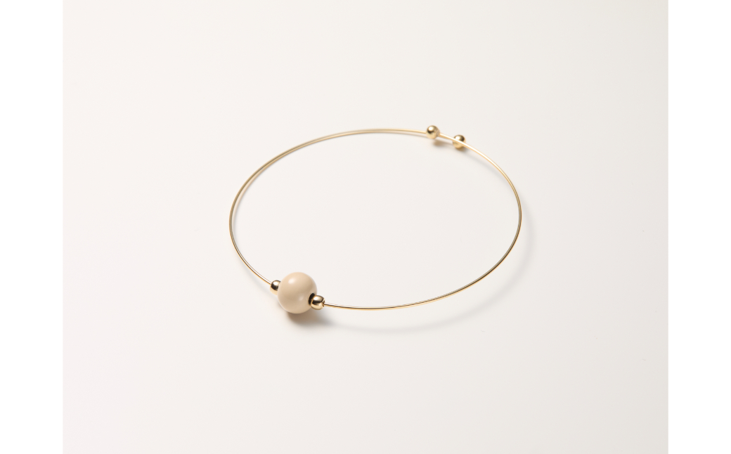 輪島でうまれた うるしのアクセサリーセット【イヤリング&ブレスレット】きぬ（白） wa110-030 【イヤリング&ブレスレット】きぬ（白）