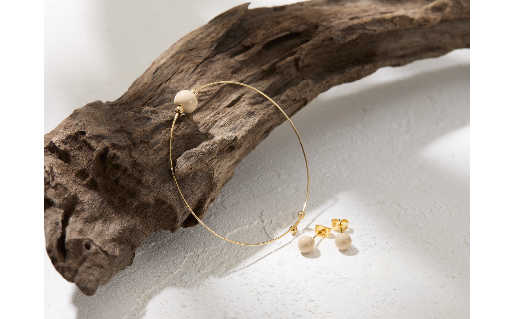 輪島でうまれた うるしのアクセサリーセット【ピアス&ブレスレット】きぬ（白） wa110-027 【ピアス&ブレスレット】きぬ（白）