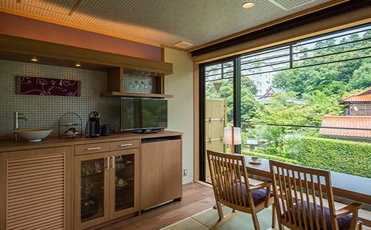 【平日限定】スーペリア和室ダイニング客室 四季亭懐石ペア宿泊券 ＜１泊２食付き＞ F6P-0250