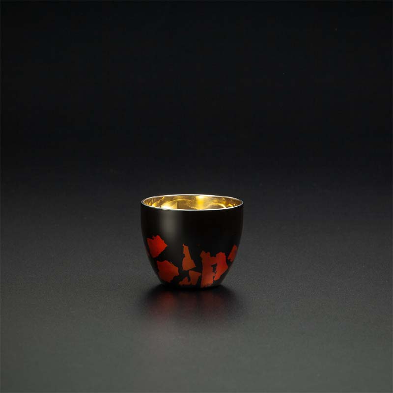 山中塗 士作手塗り 漆磨 二重ぐい呑み 内金メッキ 黒 金箔華切り回し 1客 70ml 漆磨カップ ぐい呑み コップ カップ 贈答 贈り物 父の日 母の日 敬老の日 記念日 贈り物 ギフト 伝統工芸 工芸品 国産 日本製 F6P-0611