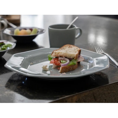 NIKKOのマグ＆プレートペアセット「サレド アリーク」《ニッコー食器》(1906AC-SP01)