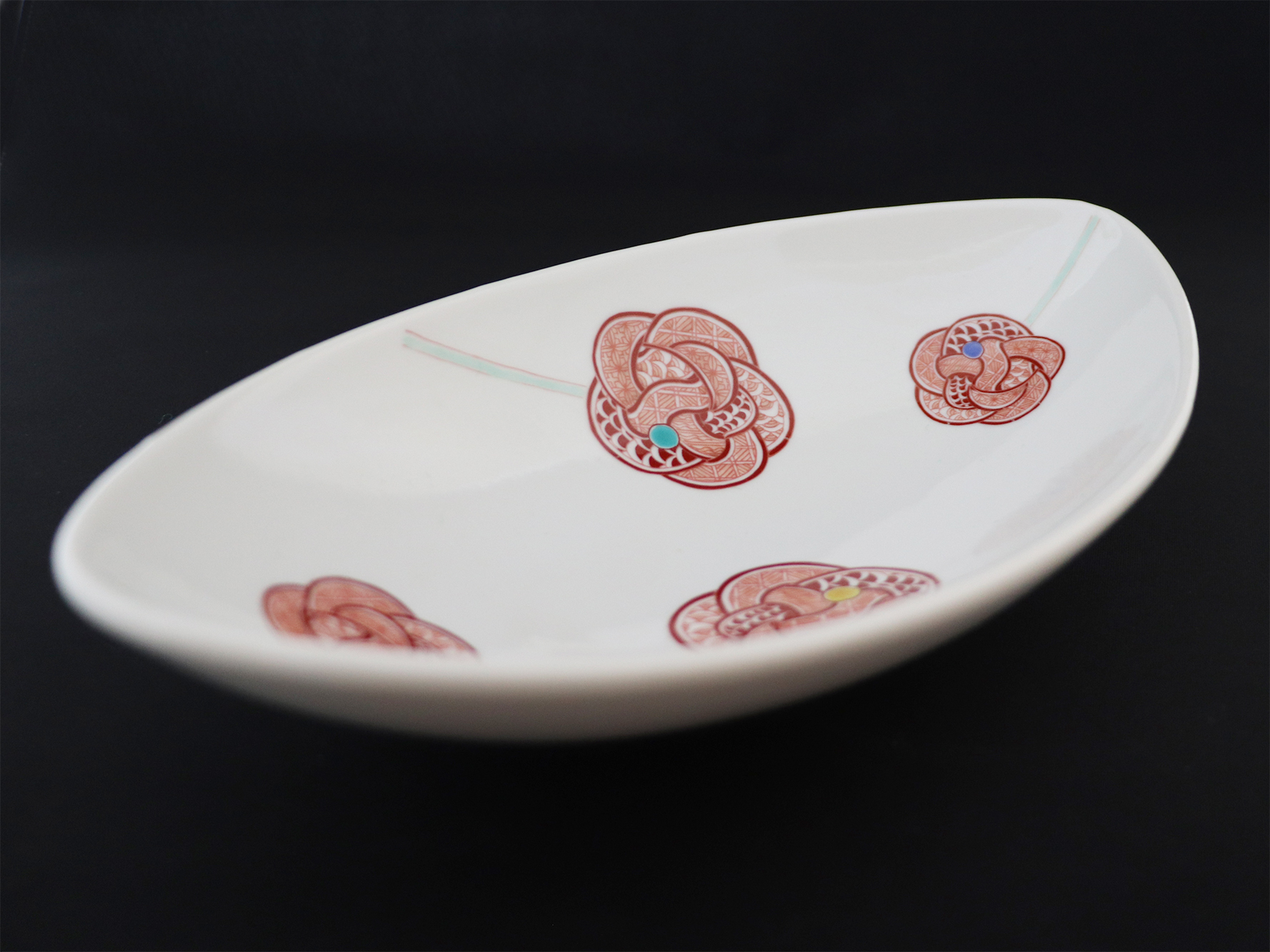 九谷焼　8.5号鉢　赤絵水引文 　a01