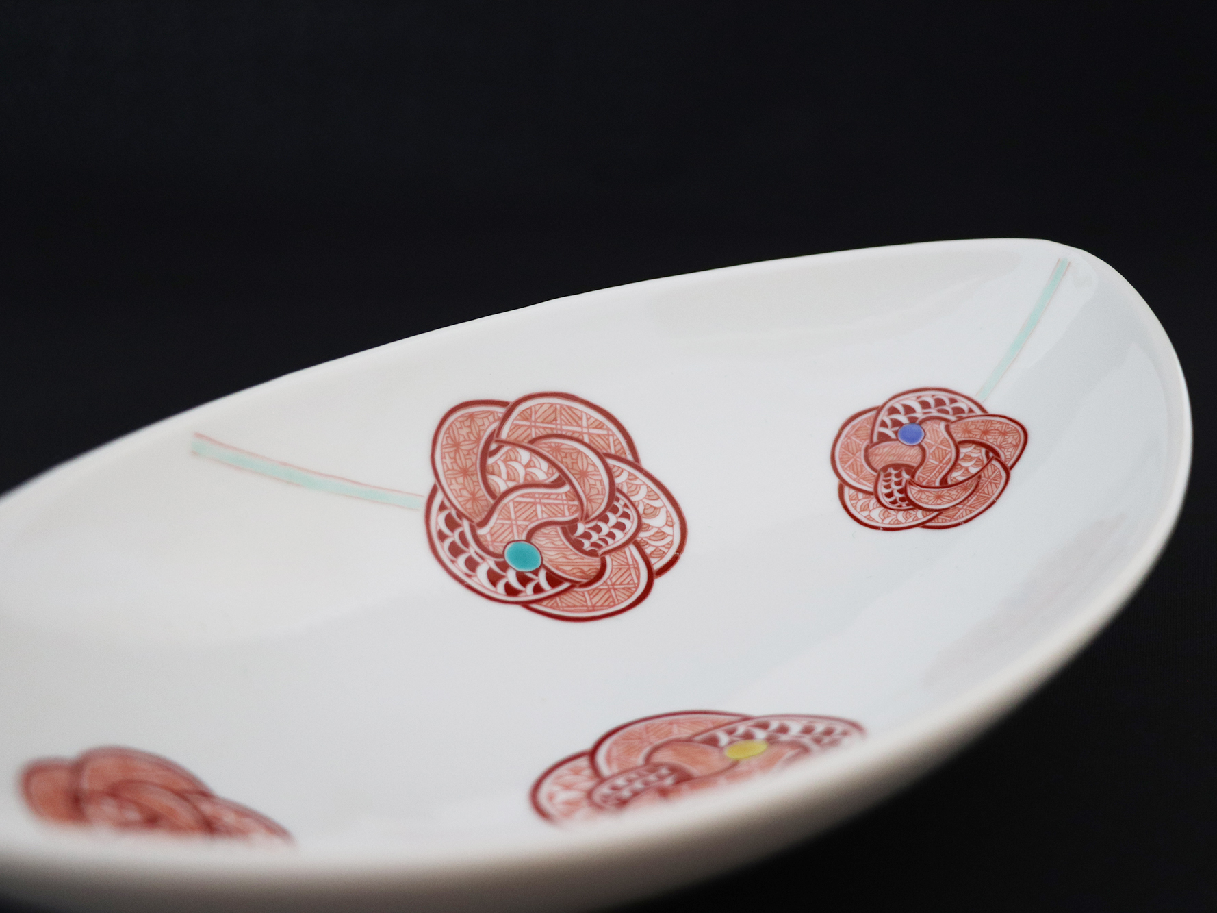 九谷焼　8.5号鉢　赤絵水引文 　a01