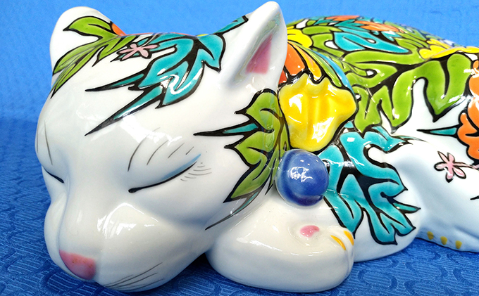 九谷焼「眠り猫　ハイビスカス」糠川孝之作