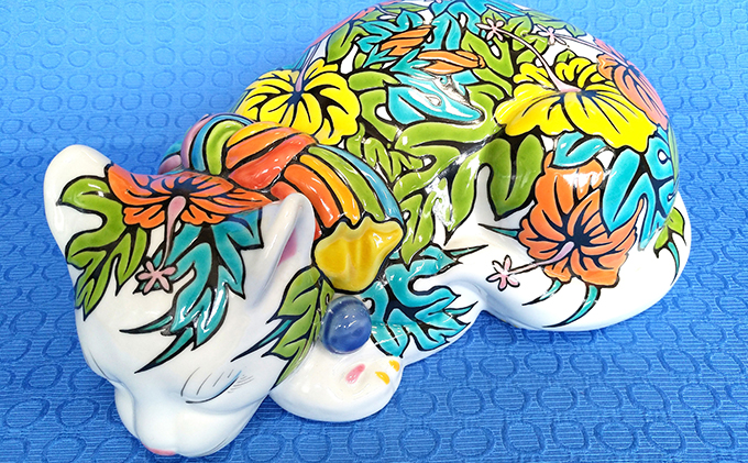 九谷焼「眠り猫　ハイビスカス」糠川孝之作