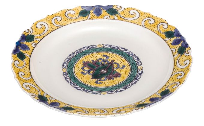 九谷焼　 8号盛皿　色絵宝文　a01