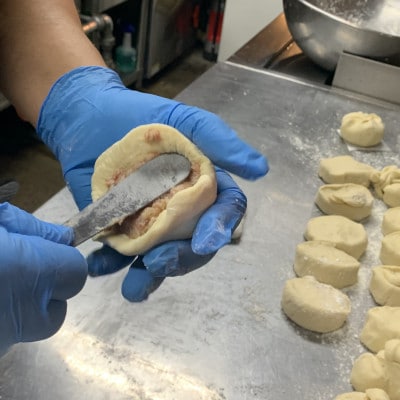 【能登豚100%使用】ふっくらモチもち手作り豚まん 8個 小分け包装 【配送不可地域：離島】