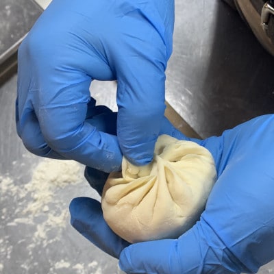 【能登豚100%使用】ふっくらモチもち手作り豚まん 8個 小分け包装 【配送不可地域：離島】