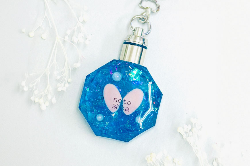 さくら貝 キーホルダー [Salon nico 石川県 志賀町 BU4008-b] 桜貝 スクエア オクタゴン 光る LED 電池式