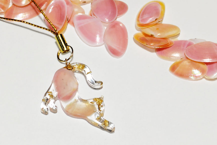 さくら貝 チャーム 猫 1個 [さくら貝小貝くらふと華 石川県 志賀町 AH4123] ストラップ キーホルダー 桜貝 サクラガイ