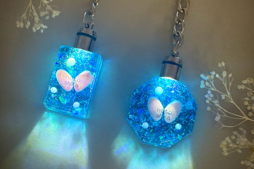 さくら貝 キーホルダー [Salon nico 石川県 志賀町 BU4008-a] 桜貝 スクエア オクタゴン 光る LED 電池式