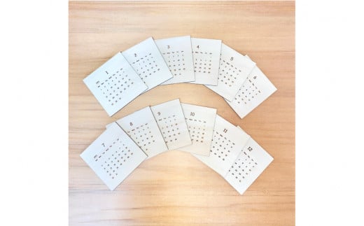 カレンダー ウッドカレンダー 木製ケース(縦14cm×横14cm×厚さ4.5cm)付き 木製 卓上 インテリア 雑貨 [MDF 石川県 宝達志水町 38600183]