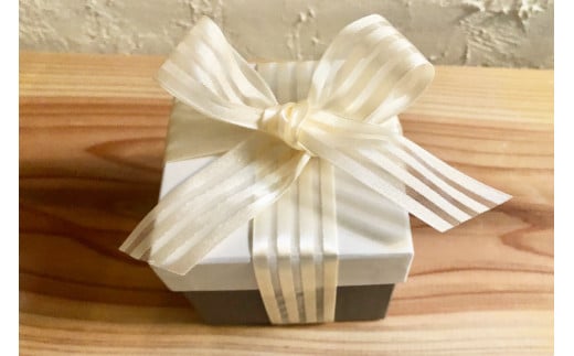 花 プリザーブドフラワー 小さな box 8cm×8cm×7.5cm [littleprincess 石川県 宝達志水町 38600817] 手土産 インテリア 観賞用 小物 お花 花束 長期保存