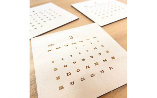 カレンダー ウッドカレンダー 木製ケース(縦14cm×横14cm×厚さ4.5cm)付き 木製 卓上 インテリア 雑貨 [MDF 石川県 宝達志水町 38600183]