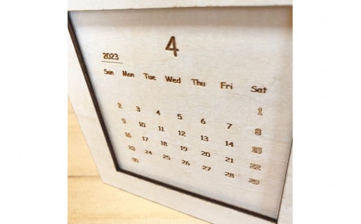 カレンダー ウッドカレンダー 木製ケース(縦14cm×横14cm×厚さ4.5cm)付き 木製 卓上 インテリア 雑貨 [MDF 石川県 宝達志水町 38600183]