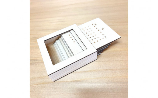 カレンダー ウッドカレンダー 木製ケース(縦14cm×横14cm×厚さ4.5cm)付き 木製 卓上 インテリア 雑貨 [MDF 石川県 宝達志水町 38600183]