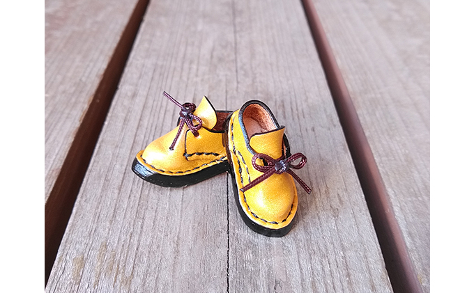 本物みたいなミニチュア革靴 紐靴