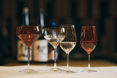 漆塗りのグラスで楽しむ、福井の地酒飲み比べ体験