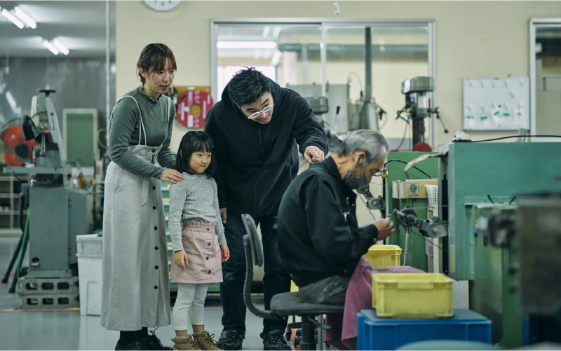 気分はめがね職人！お子さまのめがね作り体験