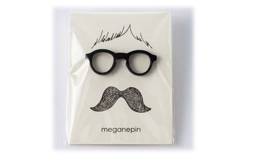 ピンバッチ『ｍｅｇａｎｅ　ｐｉｎ（メガネピン）』