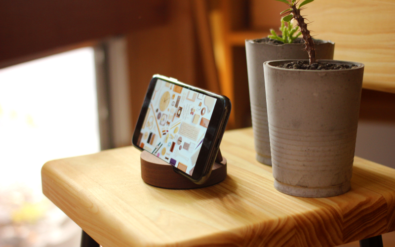【Hacoa】汎用性高い木製スマートフォンスタンド ウォールナット 「Smartphone Stand」 ウォールナット