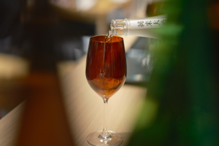 漆塗りのグラスで楽しむ、福井の地酒飲み比べ体験