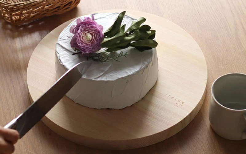 福井県産のヒノキを使った丸いまな板『teine』真ん丸型 真ん丸型