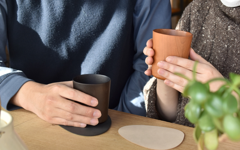【Hacoa】食卓に温もりを添える天然木チェリーのコップ ダークブラウン「Wooden Cup」 ダークブラウン