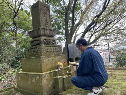 お墓　お掃除・献花・お参り代行サービス　年1回 [C-06001]