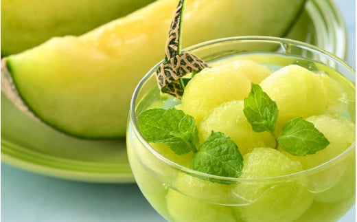 【先行予約】青肉ペルルメロン 秀品 1玉（1.7kg以上）【ネット系青肉メロン】《糖度16度程度！1株1果採りで育てる高級メロン！》／ 果物 フルーツ 農家直送 青肉 ネット系メロン ギフト 贈答用 ※2026年7月上旬より順次発送予定 [aw028-a006]