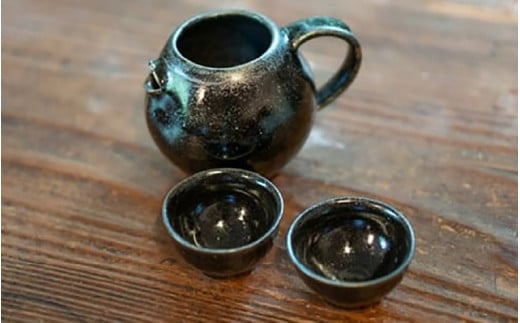 【青ノ木窯】鉄釉河豚徳利・ぐいのみセット [aw008-c001_01]