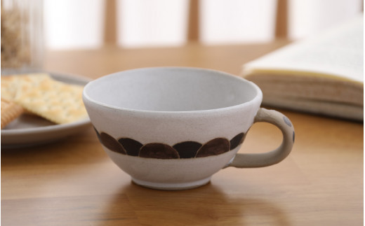 【越前焼】カフェオレカップ 青海波（せいがいは）柄 1個 青踏舎【マグ コップ 食器 ホワイト 白 電子レンジ 食洗器 伝統工芸士 ギフト うつわ SDGs 工芸品 伝統工芸士】 [e61-a002]