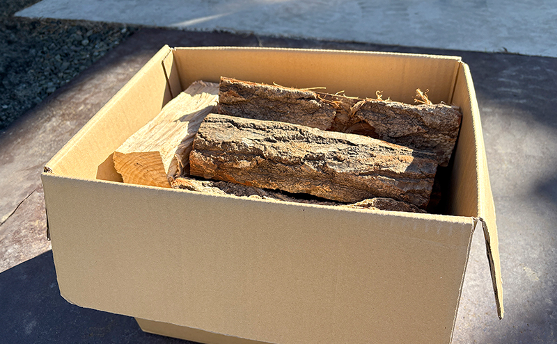 乾燥薪　広葉樹コロ薪10kg　長さ30cm以下　中割り～小割り　薪ストーブ　キャンプ　焚き火　密度が高く火持ちの良い広葉樹