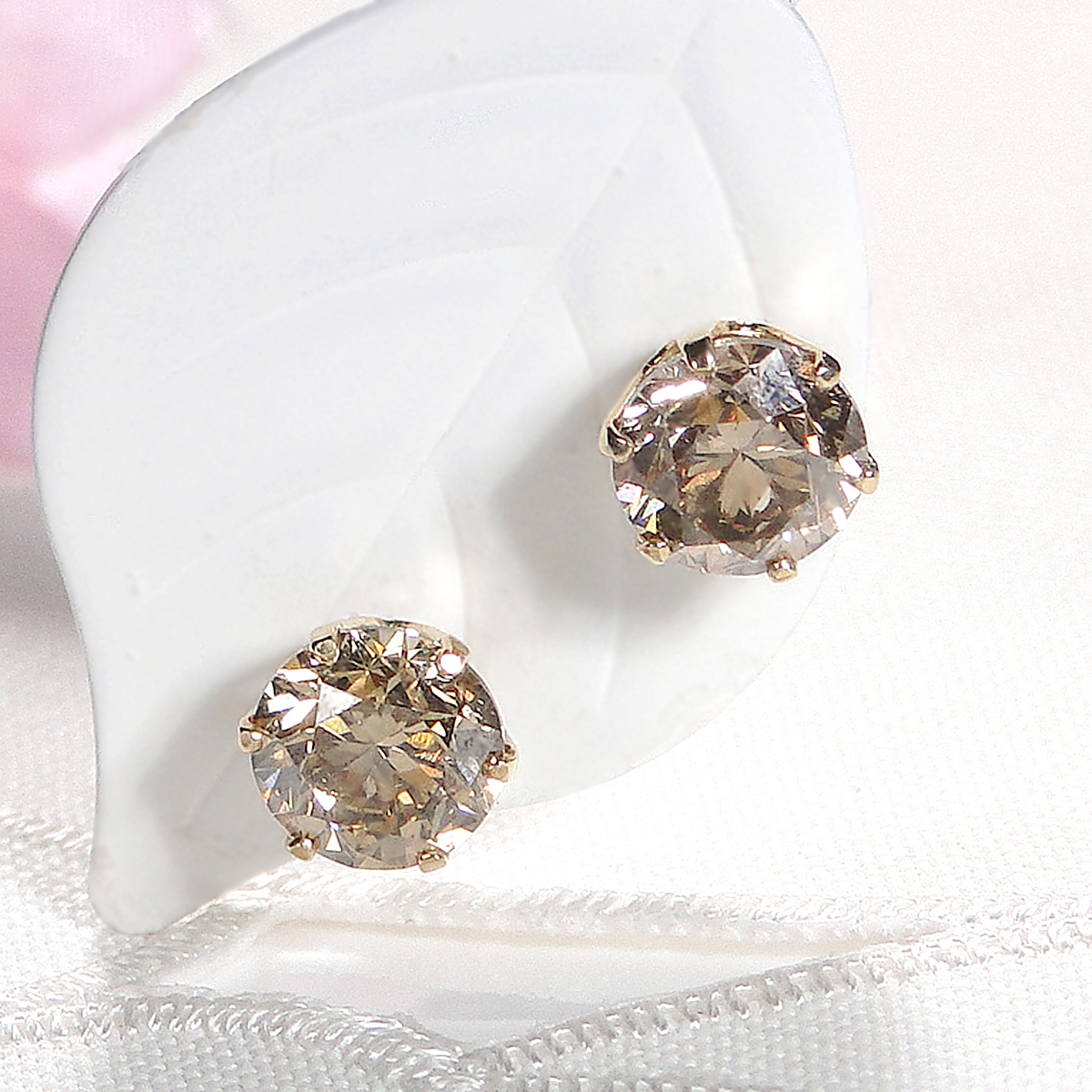 ＜ 甲府ジュエリー ＞K18 ダイヤ1.00x1.00ct　PE403406