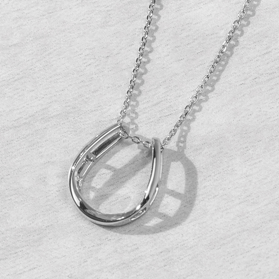 ＜ 甲府ジュエリー ＞プラチナ シンプル馬蹄ネックレス 63-8557