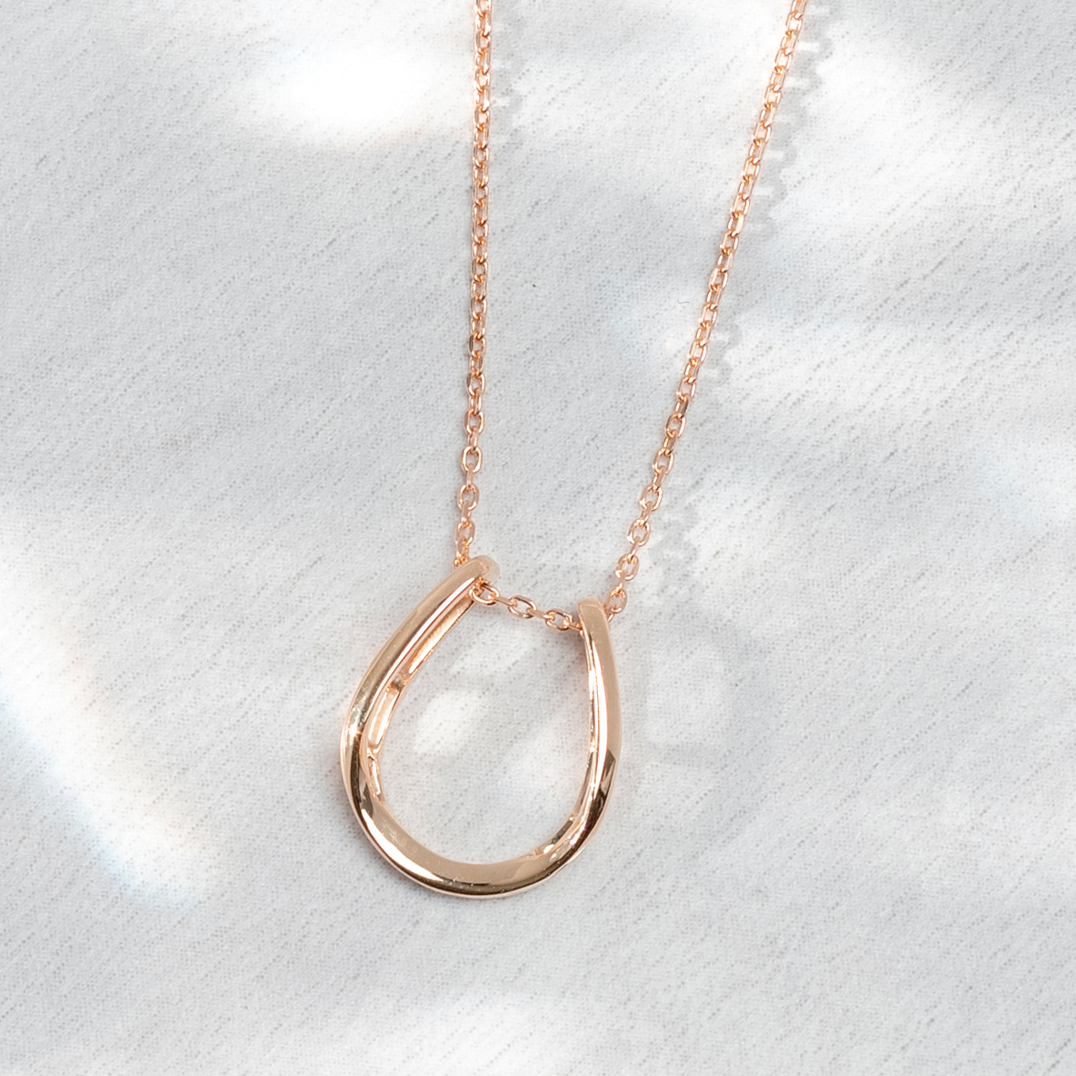 ＜ 甲府ジュエリー ＞K18ピンクゴールド　シンプル馬蹄ネックレス 63-8558