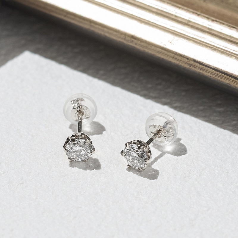 〈 甲府ジュエリー 〉Pt900 ダイヤモンドスタッドピアス(0.6ct) 40-2377