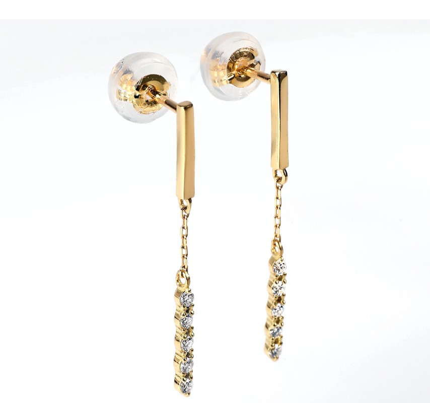 〈 甲府ジュエリー 〉K18ダイヤ　ピアス　トータル0.06ＣＴ　E303DI-Y