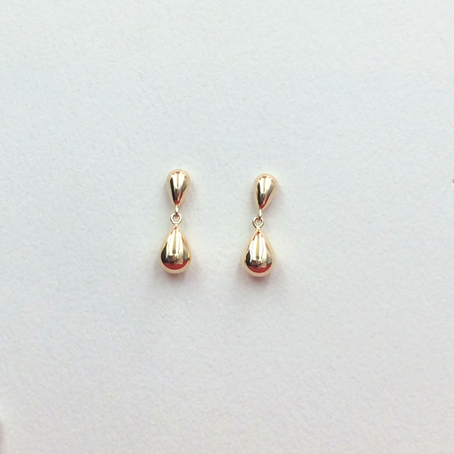 〈 甲府ジュエリー 〉K18 ペアシェイプ地金ピアス 　APE4866