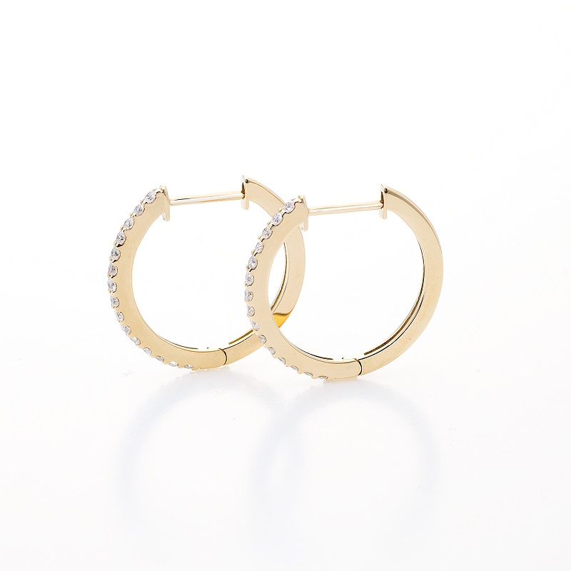 〈 甲府ジュエリー 〉[MADE IN KOFU]K18YG ハーフエタニティダイヤフープピアス Mサイズ 0.3ct TI-013