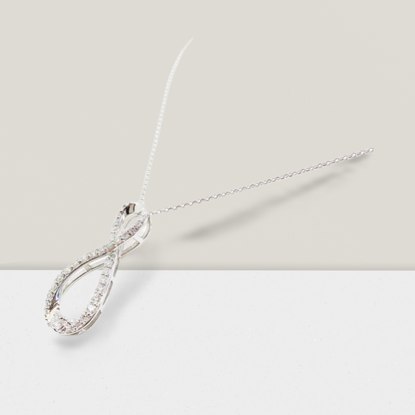 〈 甲府ジュエリー 〉[ ふるさと納税限定企画 ］プラチナ製 ハート＆キューピッドダイヤ 0.5ct インフィニティー ネックレス 【1458377】